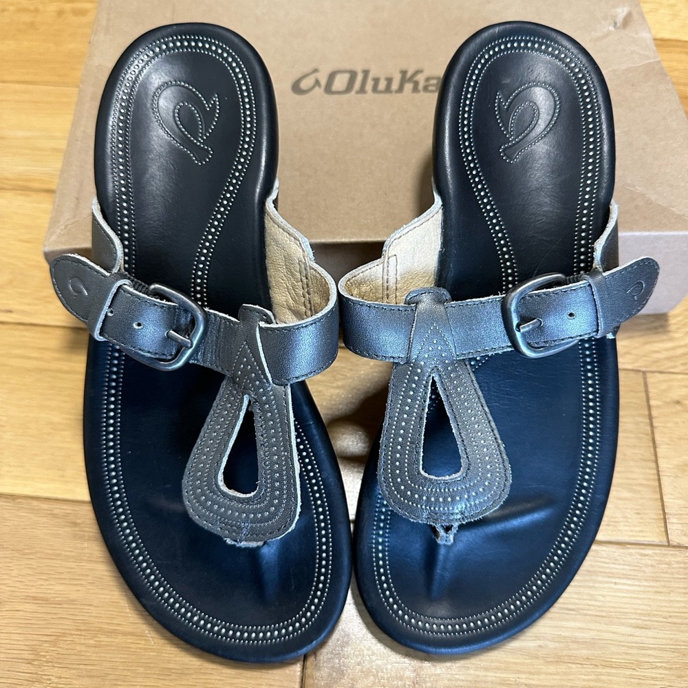 Olukai Hawaiian Sandals Size 7